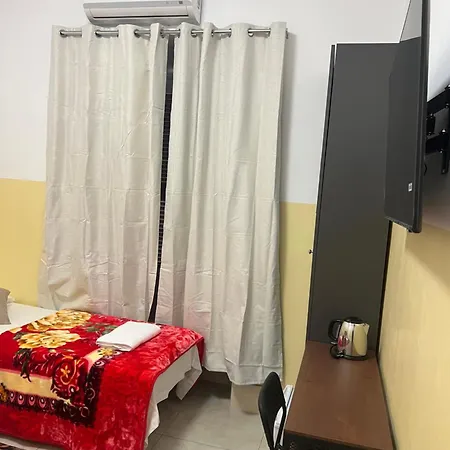 Turati Termini לינה וארוחת בוקר